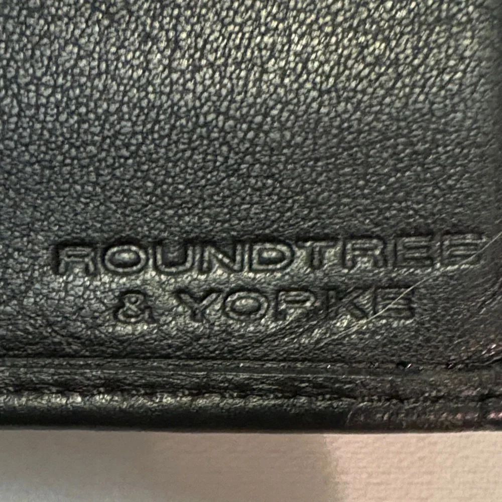 Roundtree & Yorke Classic Black Leather Card Holder
